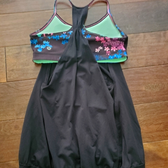 lululemon athletica Tops - Lululemon athletica tank size 4 with build in bra in black